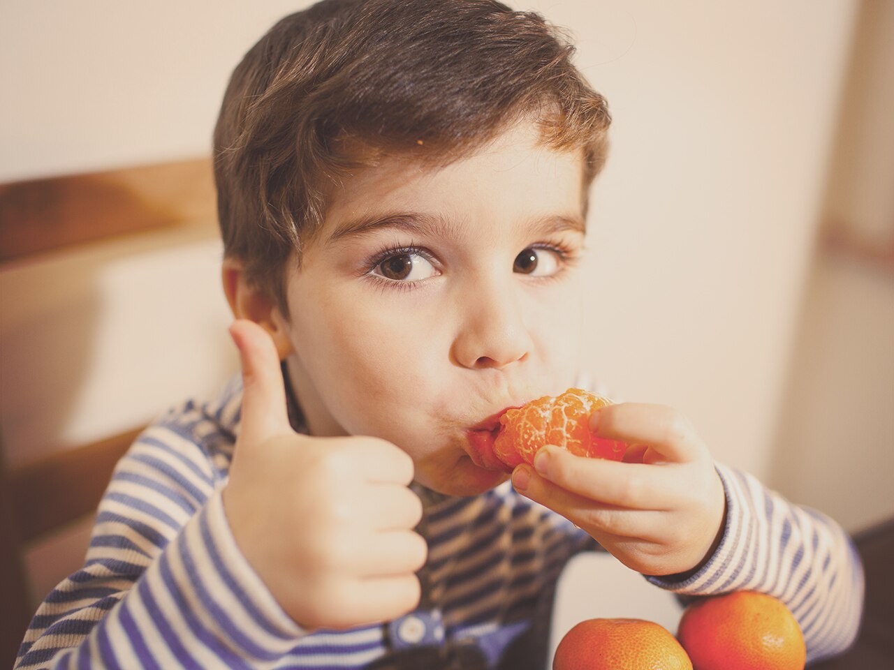Child eating fruits