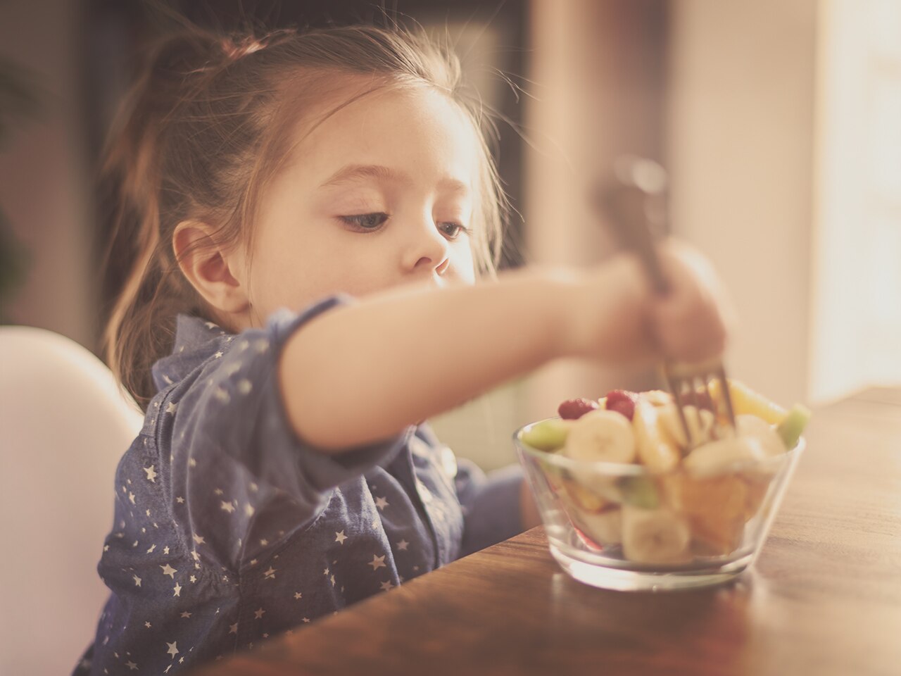 Child eatinng fruitesalad