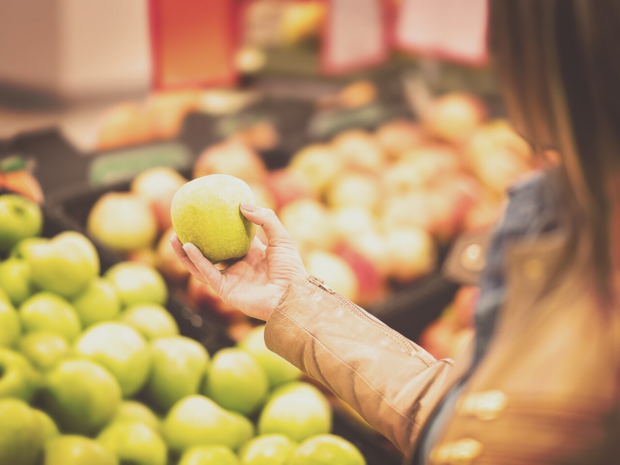 A woman holding an apple